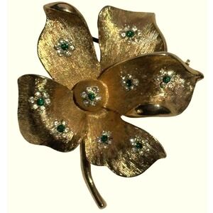 Kramer Vintage Gold Tone Flower Brooch Green Clear Rhinestone Textured Petal Pin
